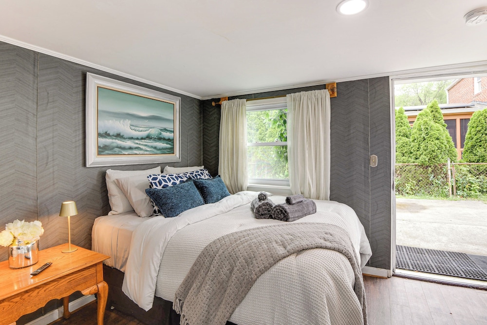 10 Mi to Washington: Wheaton Studio Suite