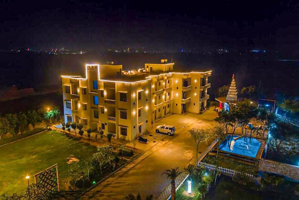 Elegance Resort