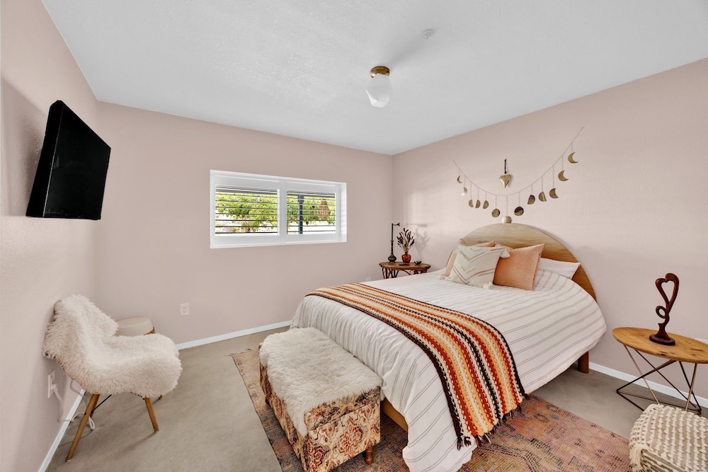 Casa Cosmic - Hot Tub & Fire Pit 3 Bedroom Home