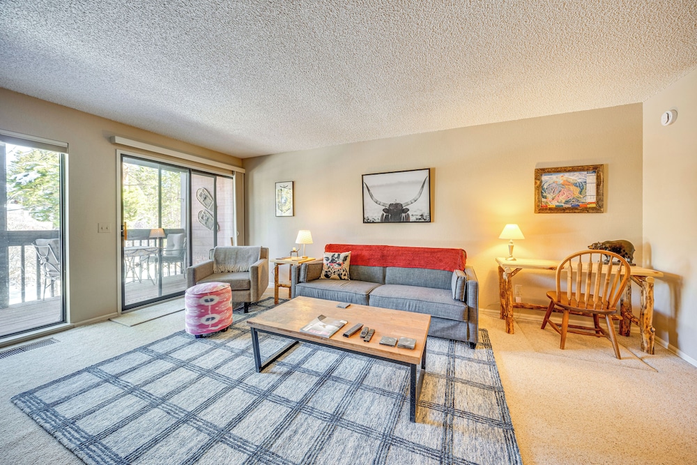 6 Mi to Skiing: Condo w/ Balcony in Fraser!