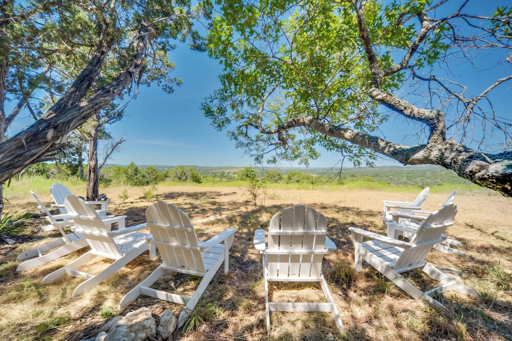 Dog-friendly Cabin w/ Fire Pit in Johnson City!