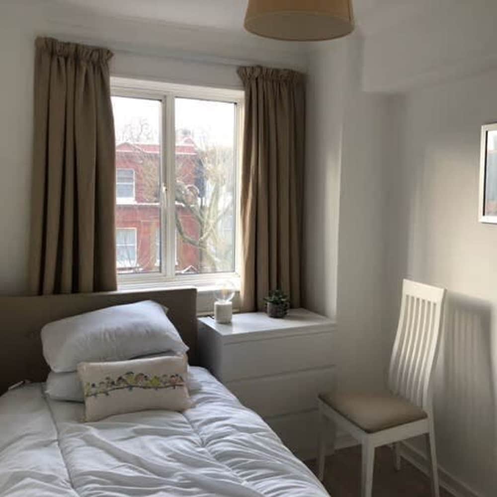 Elegant 3 bed Flat Earls Court