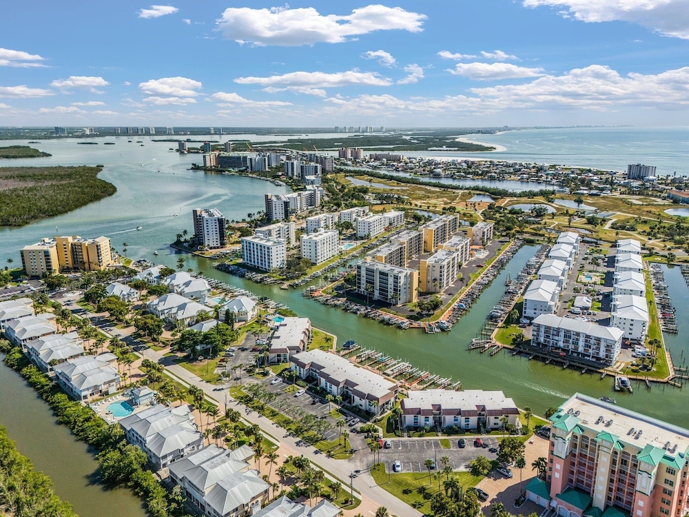 Estero Island Yacht & Racquet Club 224 1 Bedroom Condo