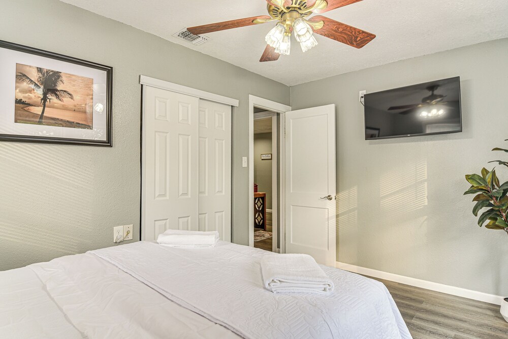 6 Mi to Busch Gardens: Family & Pet Friendly Home