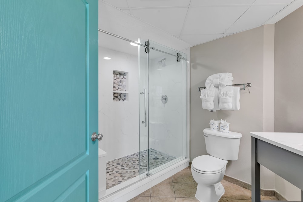 Cozy 2BR Beachfront Condo