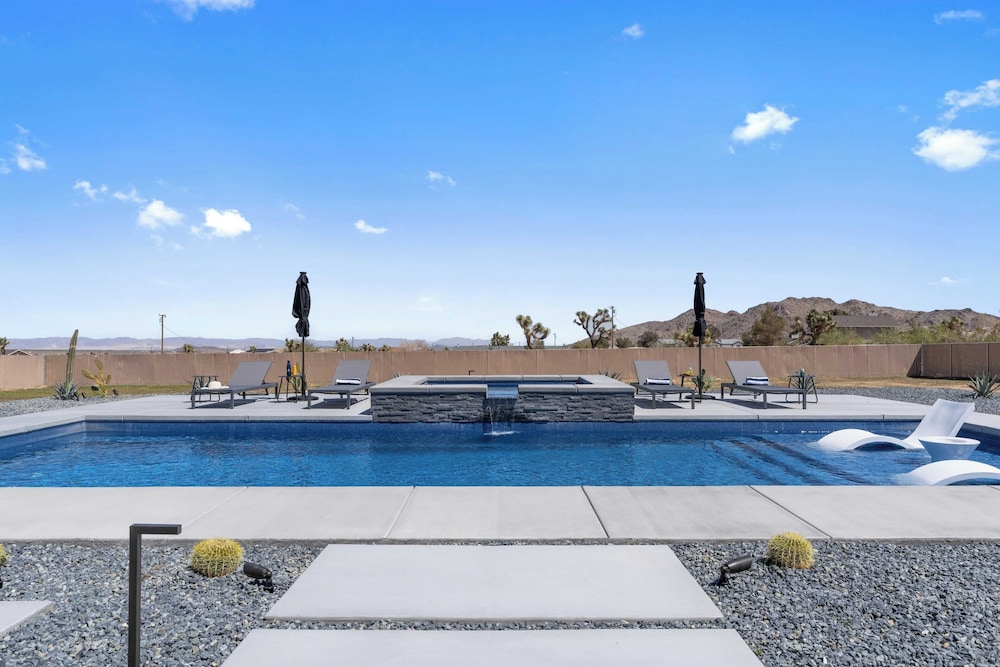 Bocce, Pool+spa, Game Room, Firepit Modern Oasis Yucca Haven by Avantstay