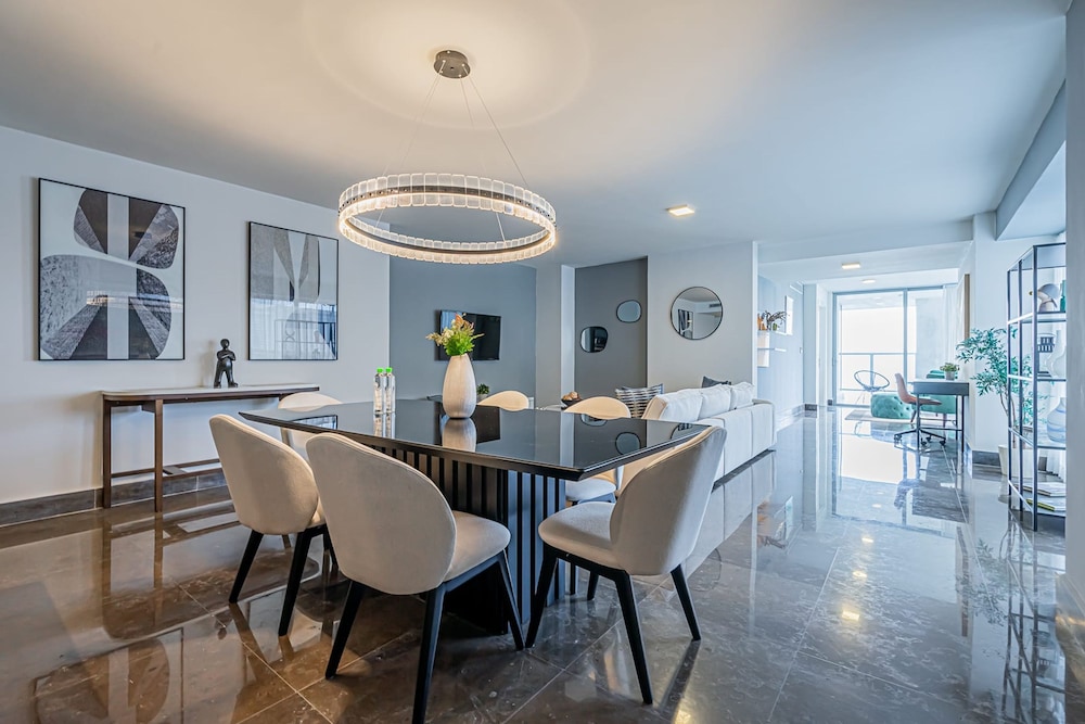 w Majestic 2BR w Perfect Balcony in YOO