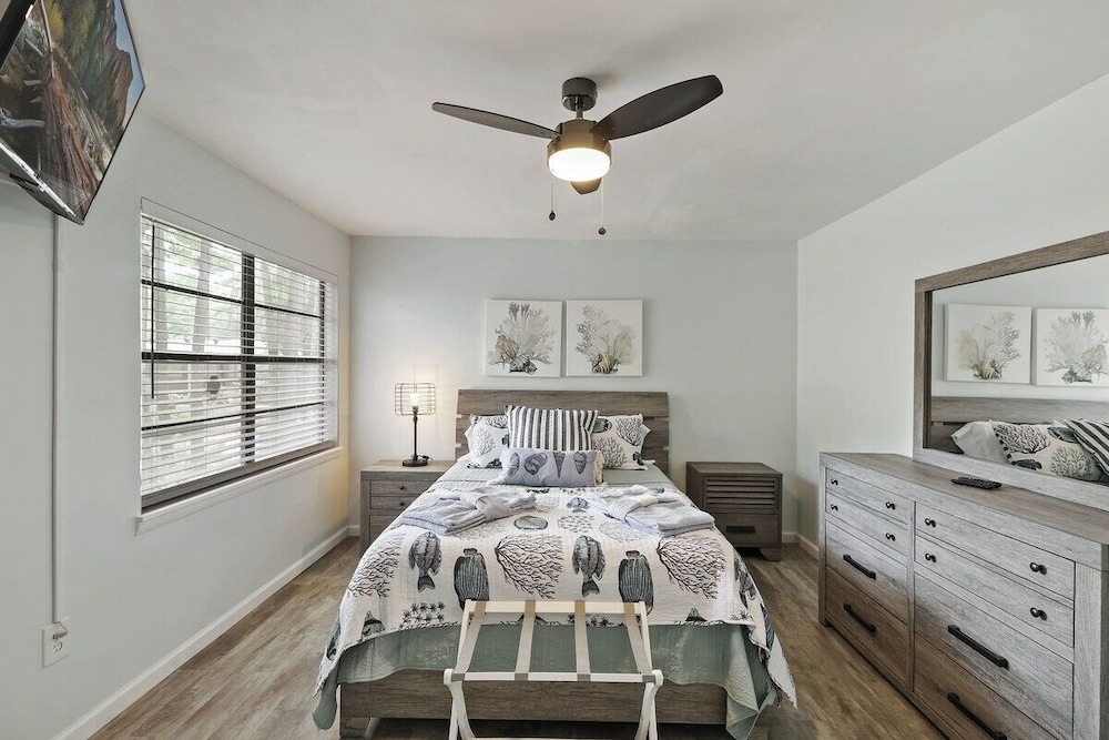 Cozy 2BR Hilton Head Townhome w/ Pool Access