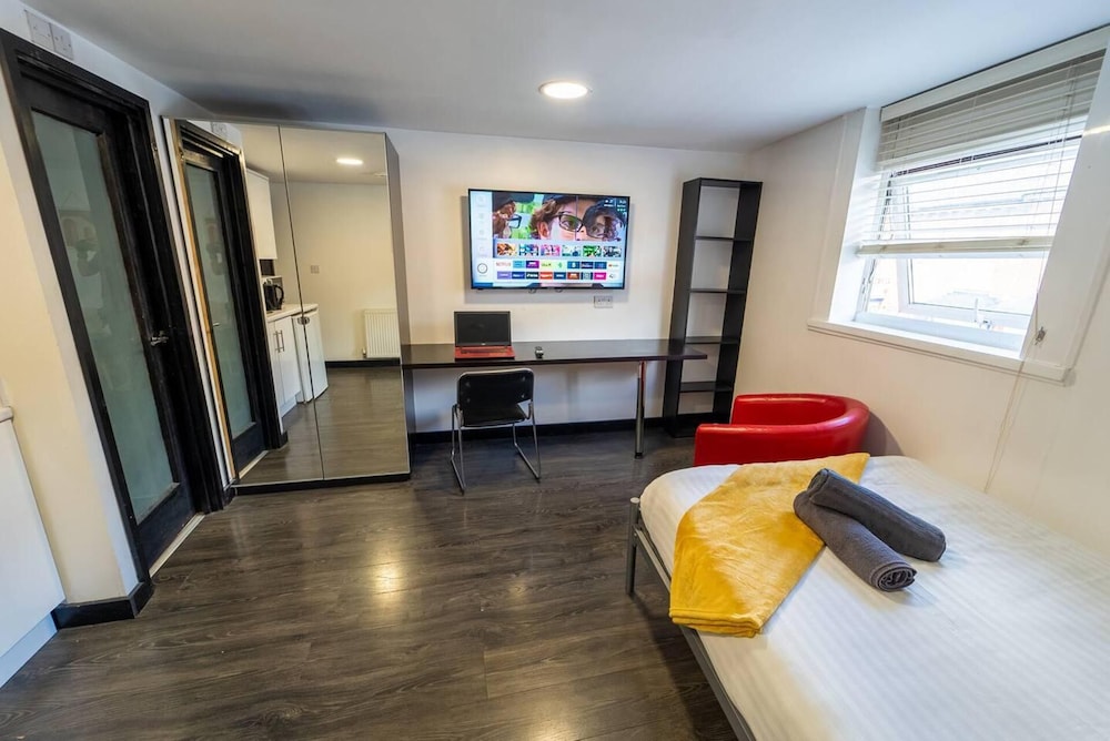Modern Studio Available Close to the City view 4