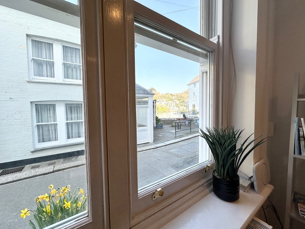 The Slipway Suite, Fowey Harbour & Parking 1 Min