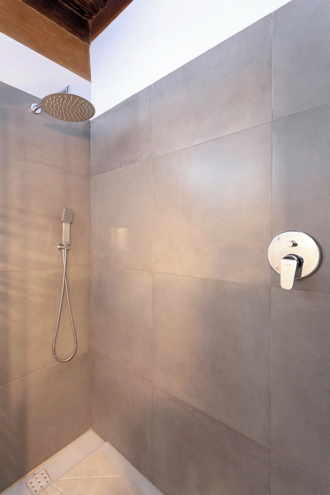 Beatiful Quiet 2Bd Apartment 5 min From the Cathedral Padre Marchena IV