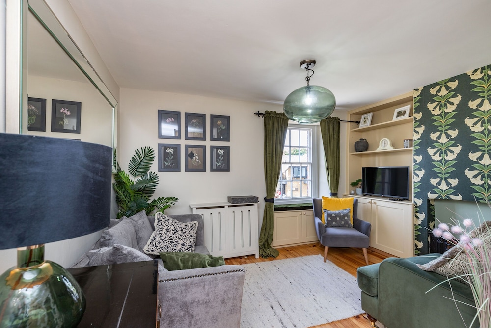 4 Canalside Cottages