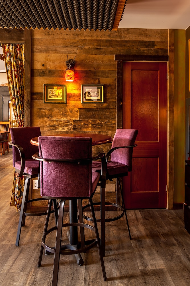 Earl Grey Lodge
