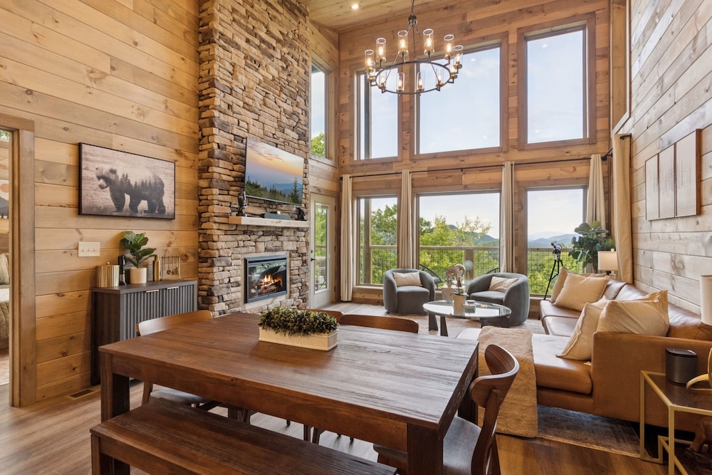 Golden Oaks Cabin 3 Bedroom Home