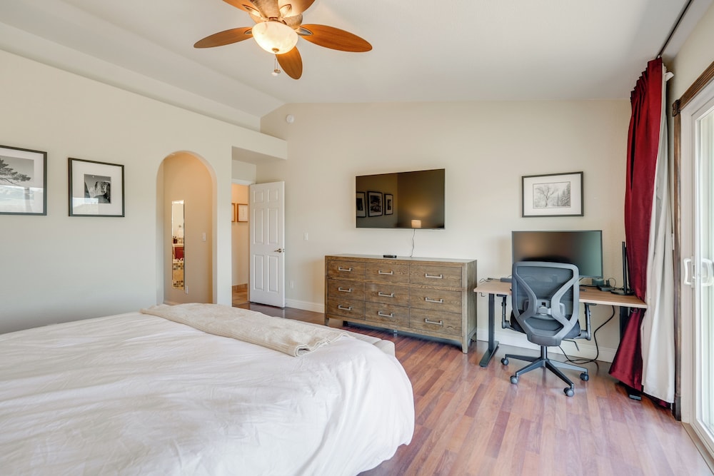 Hot Tub + Game Room: Family Retreat in Groveland!