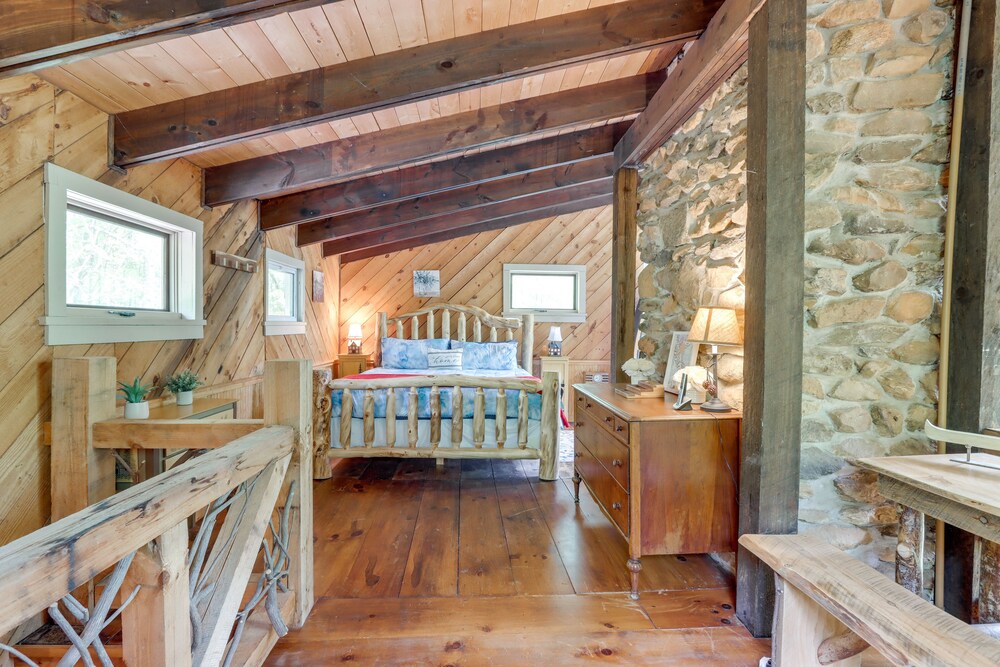 Secluded Getaway ~ 7 Miles to Downtown Blue Ridge! view 4