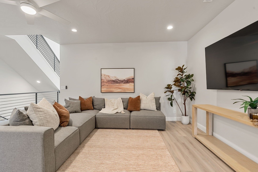 The Crash Pad 5 Bedroom Townhouse