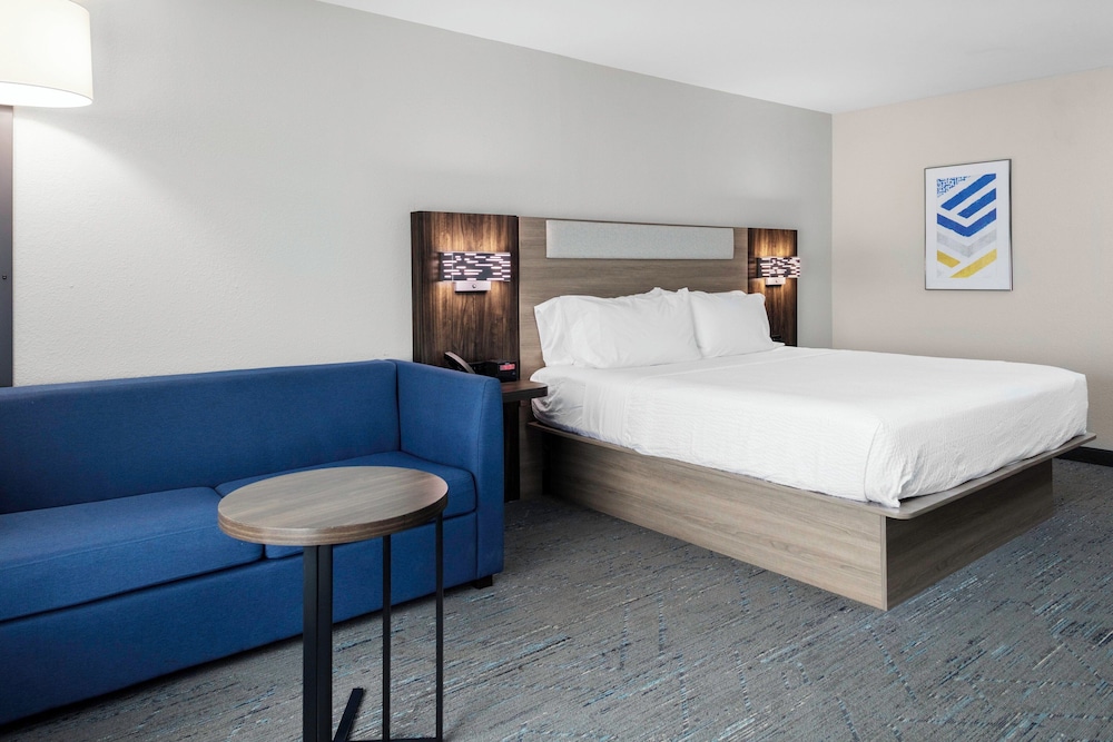 Roanoke Rapids Vacations - Holiday Inn Express  Suites Roanoke Rapids SE, an IHG Hotel - Property Image 9