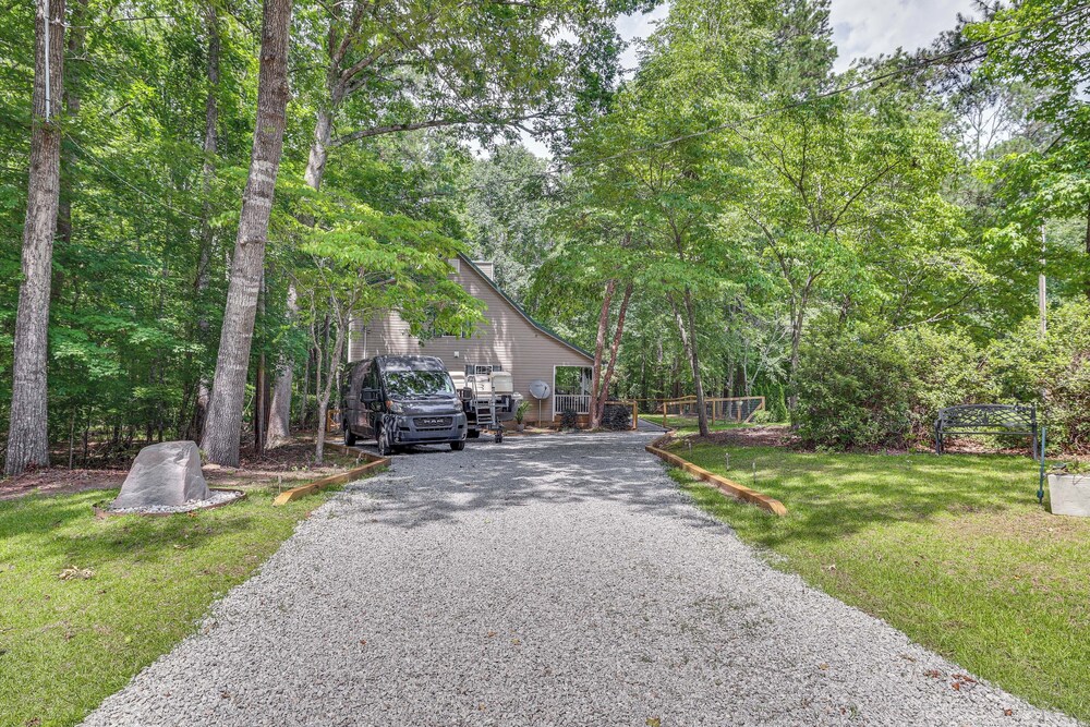 Fisher's Retreat Near Lake Thurmond: Tignall Home