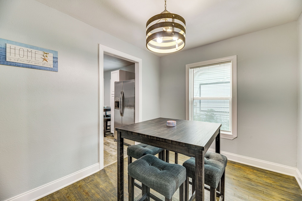 3 Mi to Beach: Family Home in Corpus Christi!