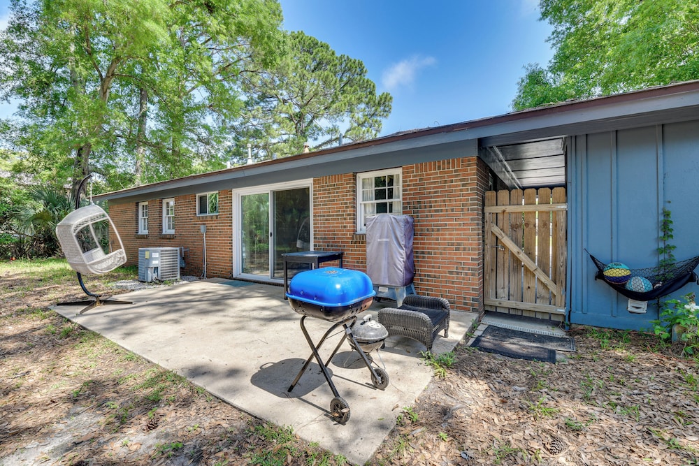 2 Mi to Beach, Near Airport: Heart of Fort Walton