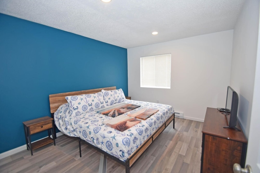 Summer Winds 201e 2 Bedroom Condo by Redawning view 3