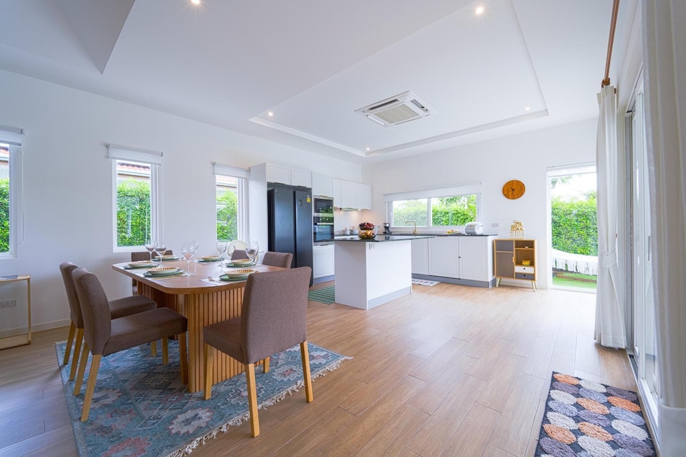 TropicalFamilyVilla w Pool&Garden ML103