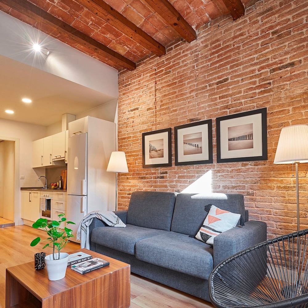 Charming Modern Apt in Trendy Gracia 5PP by Myrentalhost