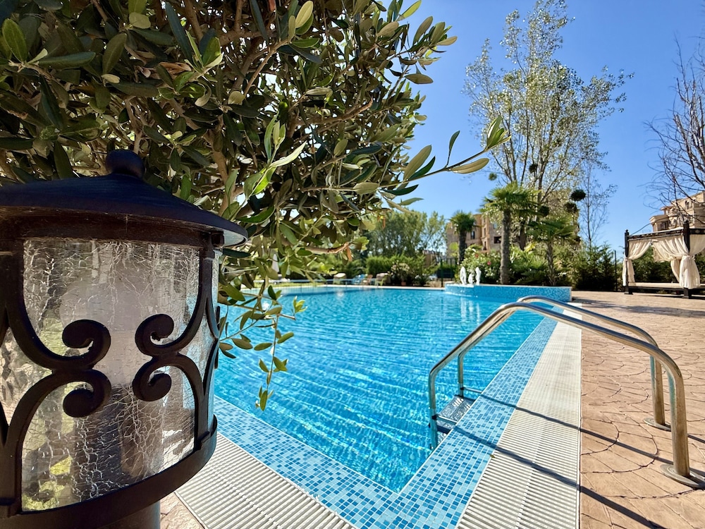 Menada Aphrodite Green Apartments