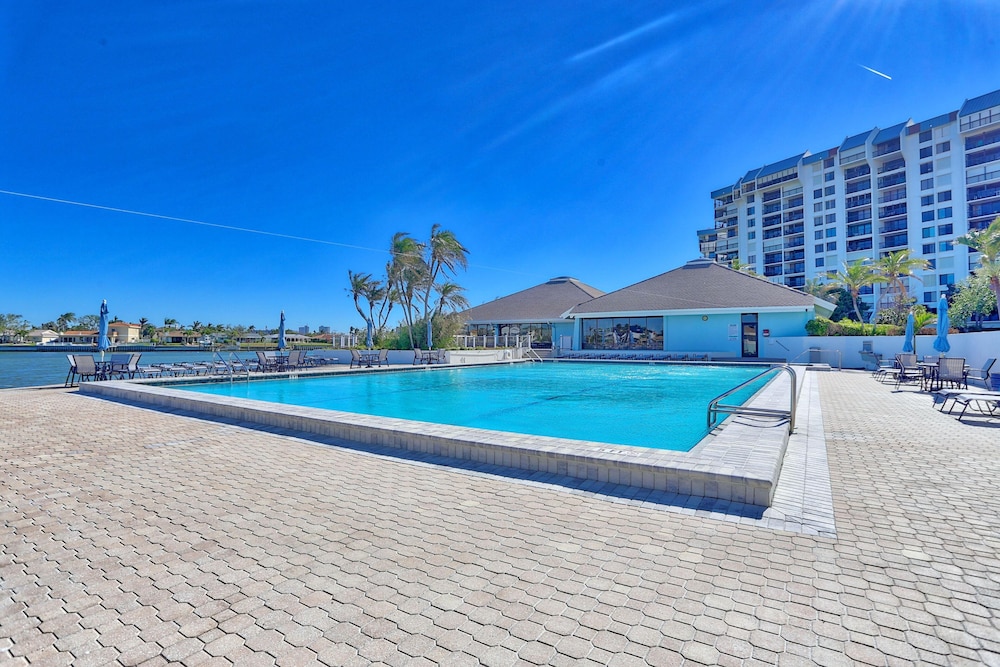 St. Pete Beach Yacht and Tennis Club 404
