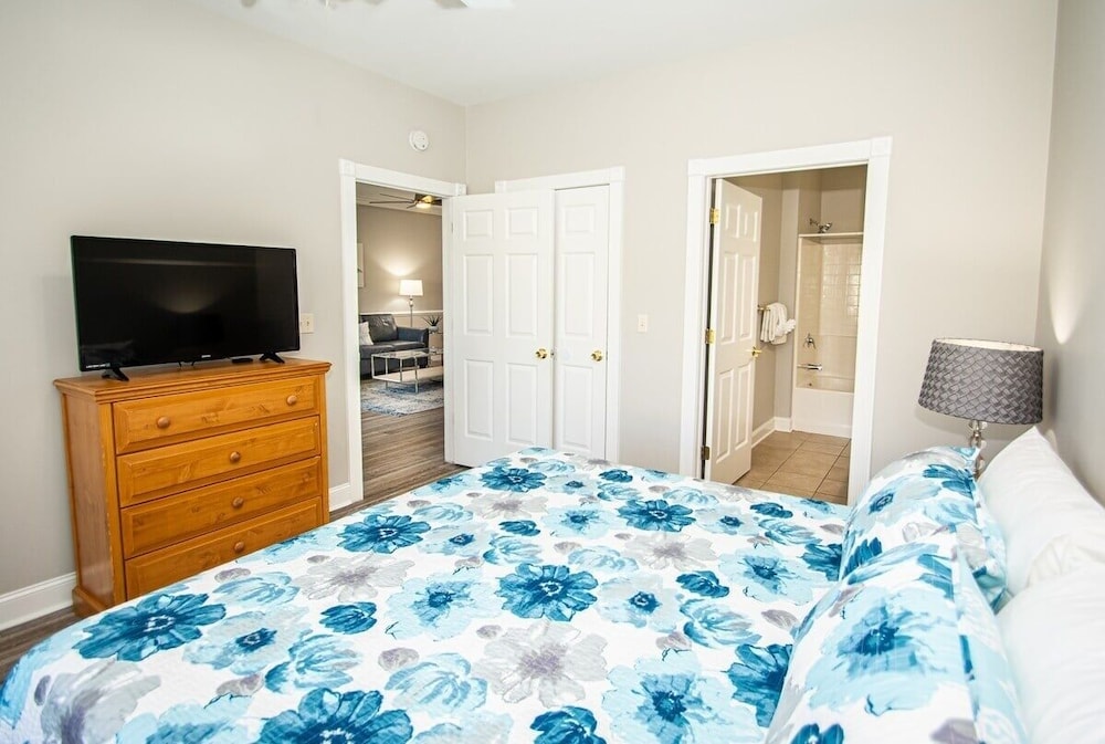 Magnolia Pointe Luster Leaf 4891-205 3 Bedroom Condo