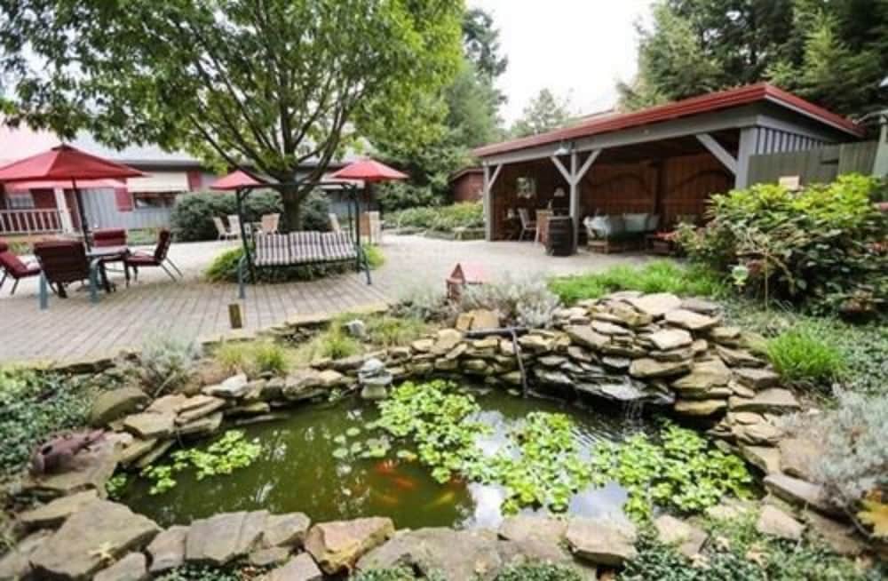 Deer Creek Winery at Watson Estate