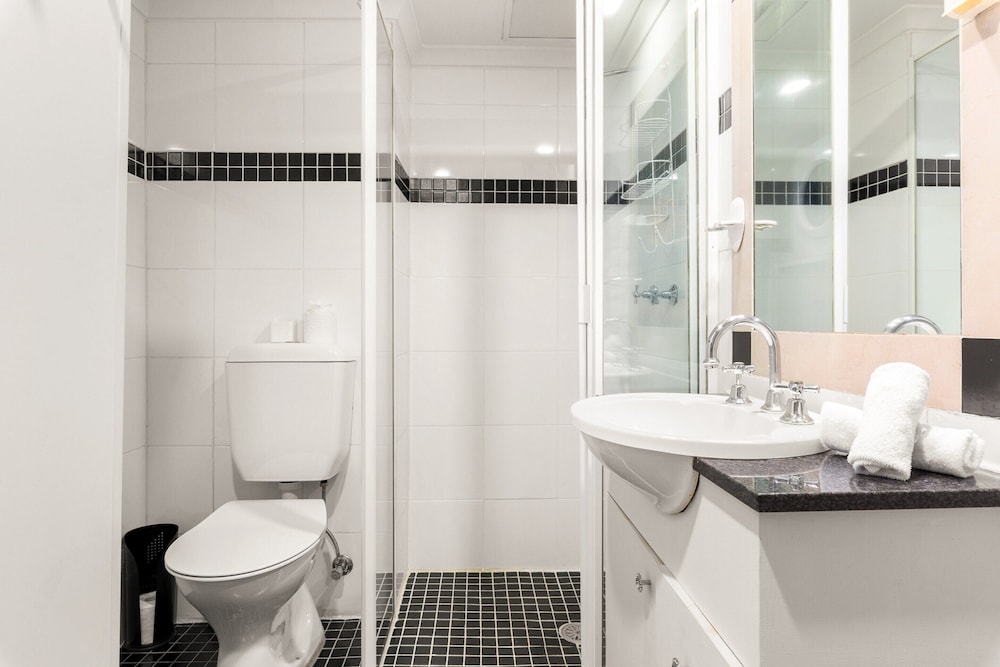 Green Views & Great Location: Inner-city 1-bed