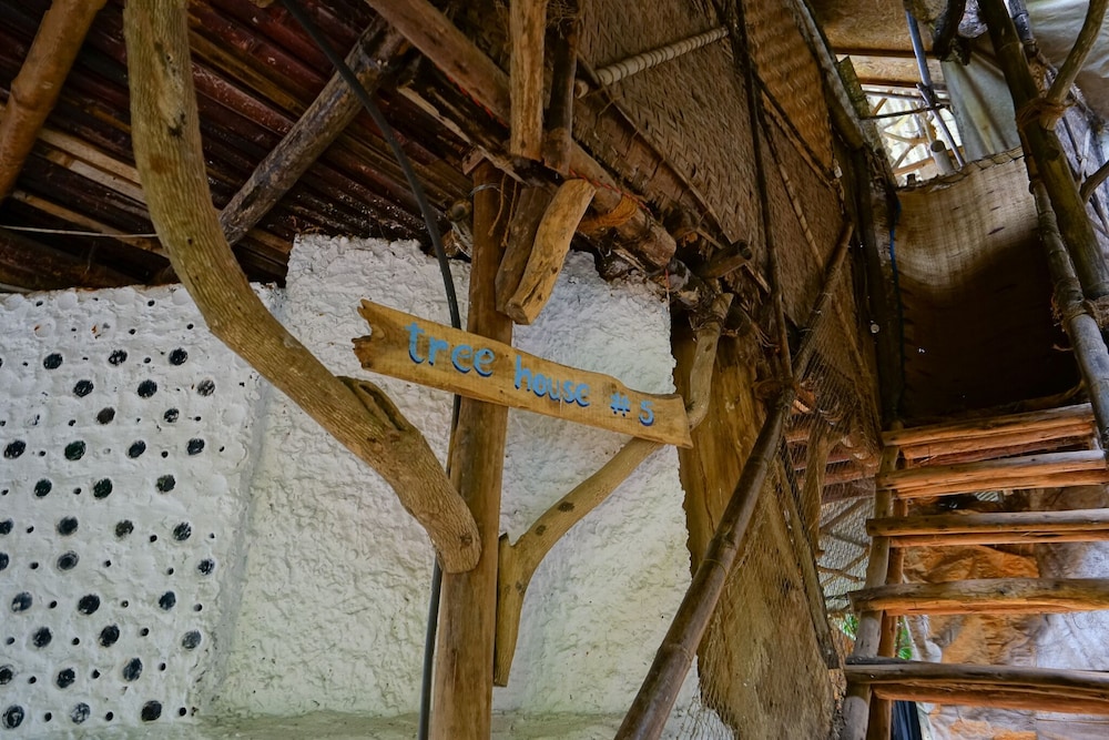 Saraya Art Cafe B&B