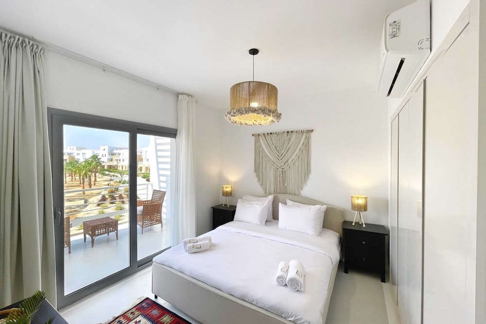 Xuru Stays I Charming & Beautifully Styled 3bdr @ Swan Lake Gouna