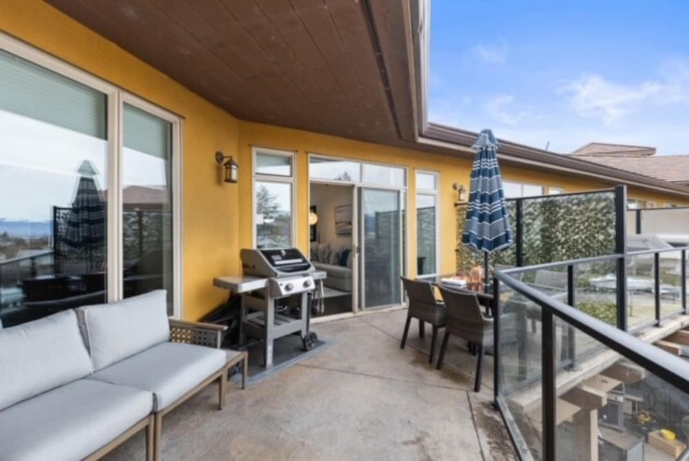Beachfront Lakeview Condo at Barona