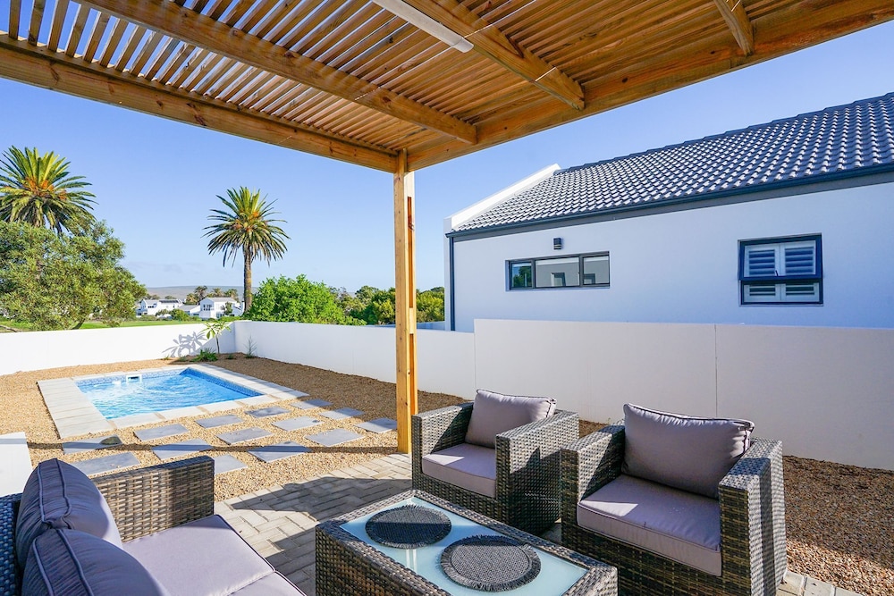 Sunlit Oasis Ocean and Golf Retreat