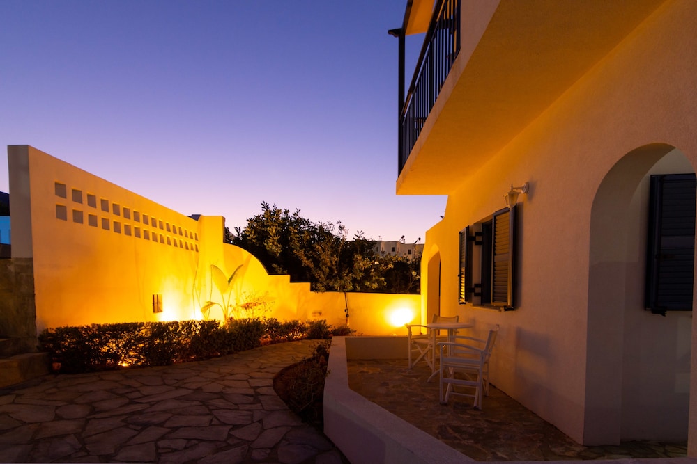 Okirroi Villas