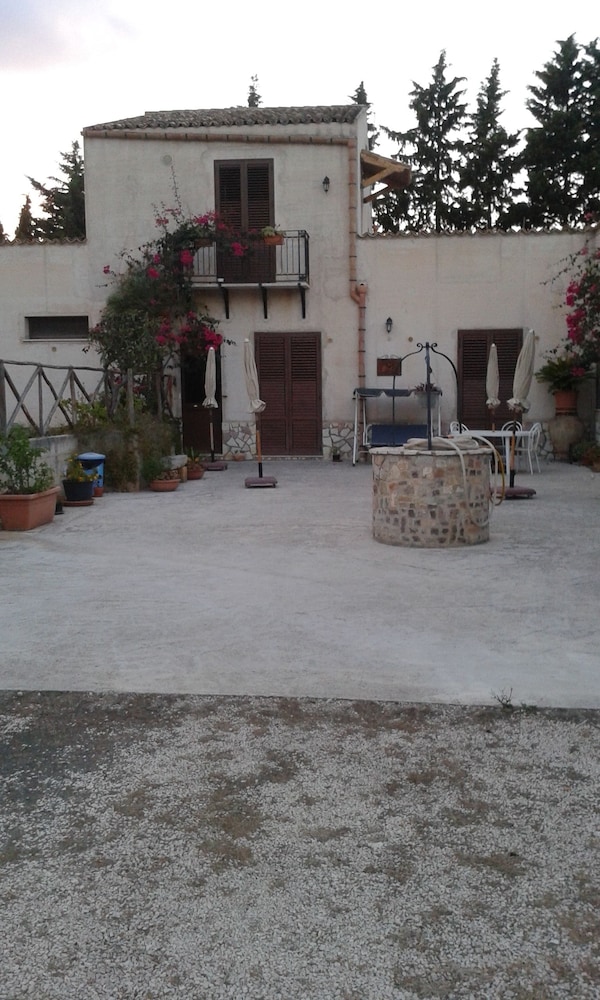 Baglio Ferlito view 4