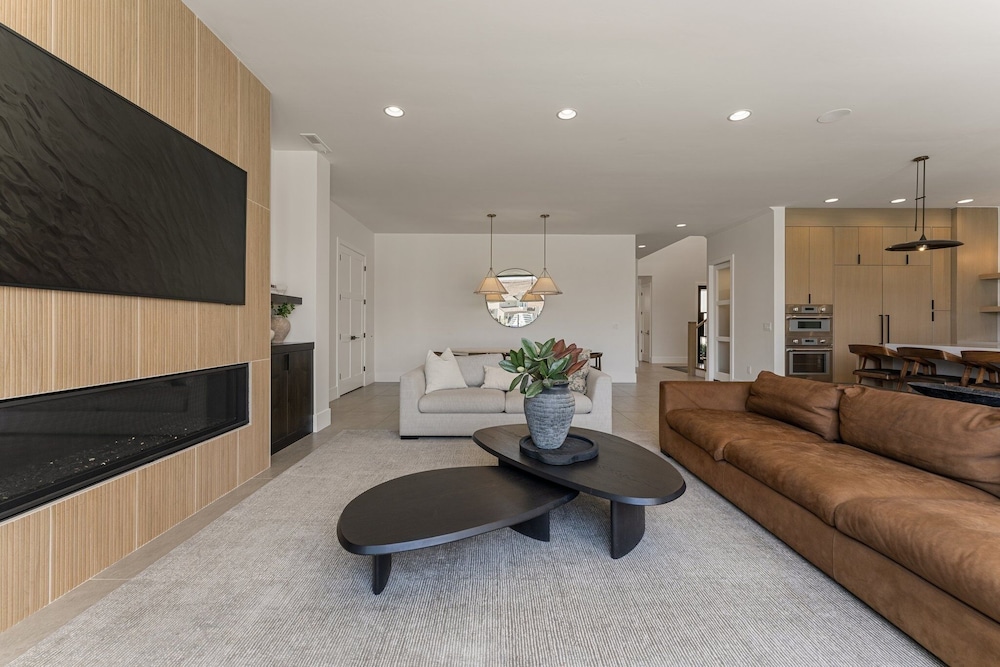 Luxury Beachside 7 Bedroom Home