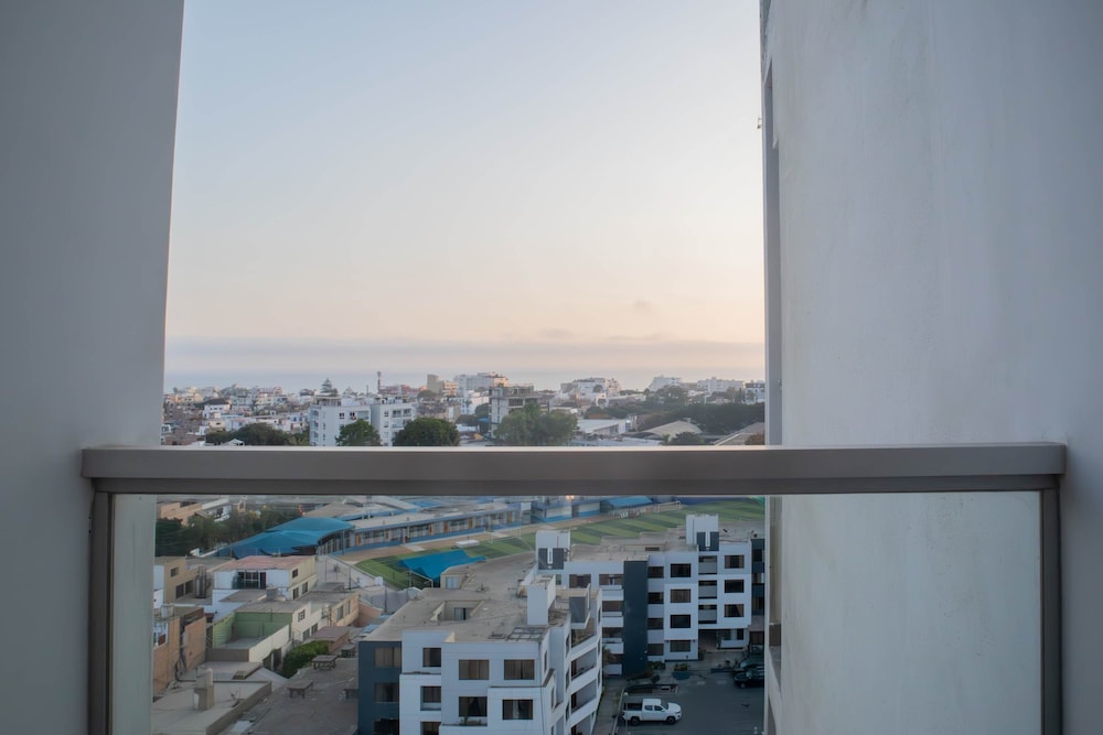 w Minimalist 2BR w Balcony in Barranco