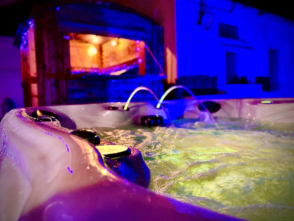Captivating 4-bed Hot Tub House in Blackpool view 5