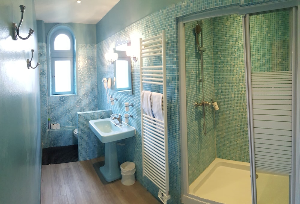 Castel Bayeux Guesthouse