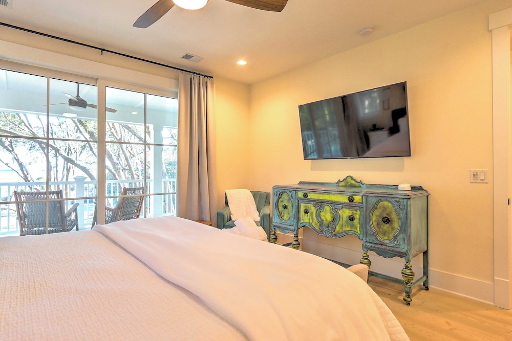 Beachside Boardwalk & Views Pool + Hot Tub 202 on the Sound