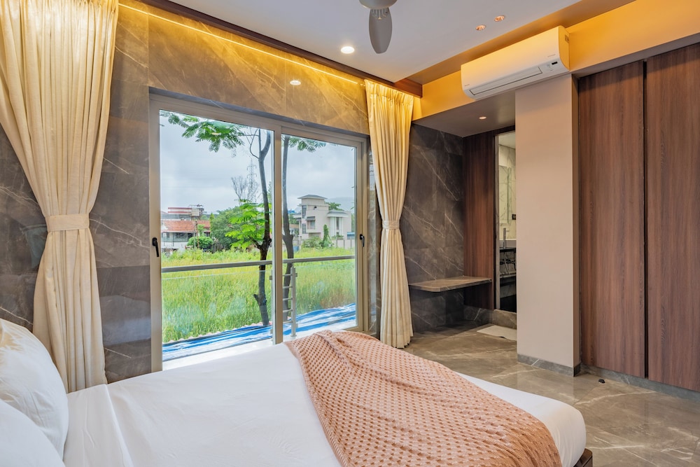 Alaya Stays - Imperial Calista 4BHK near Khandala Hills