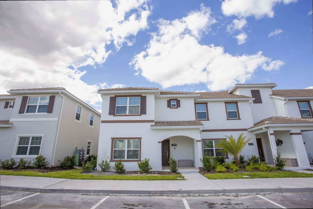 5BR Private Pool Resort Amenities Near Disney