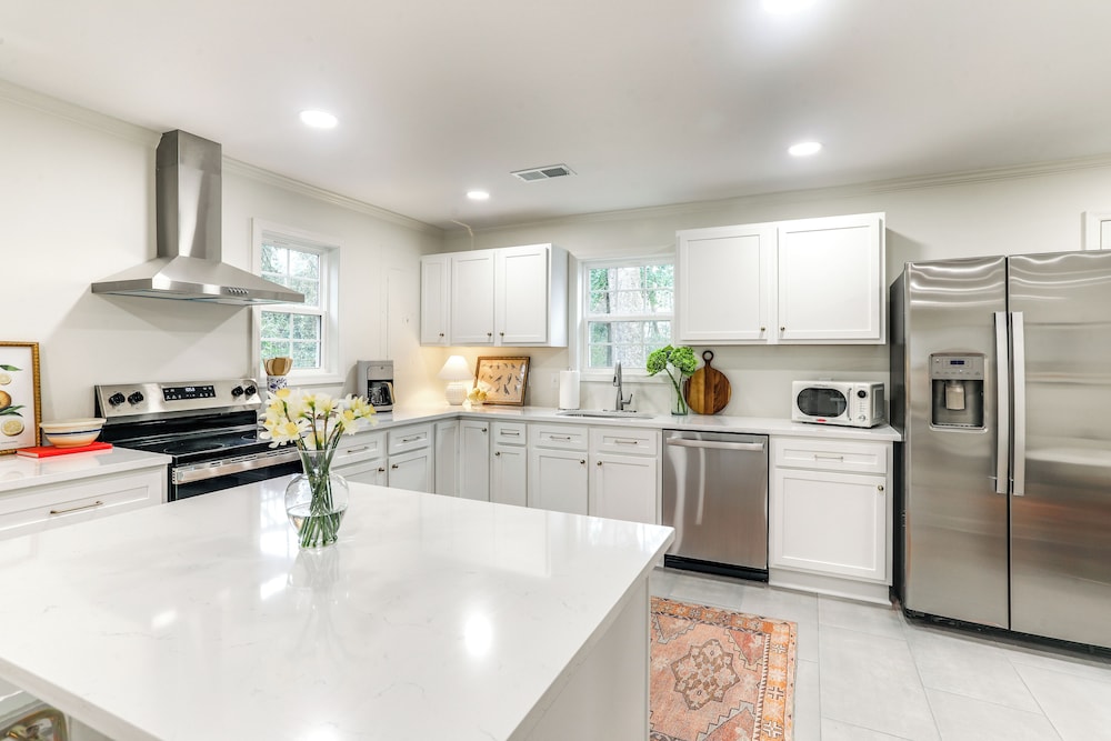 2 Mi to Ole Miss: Modern Home in Historic District