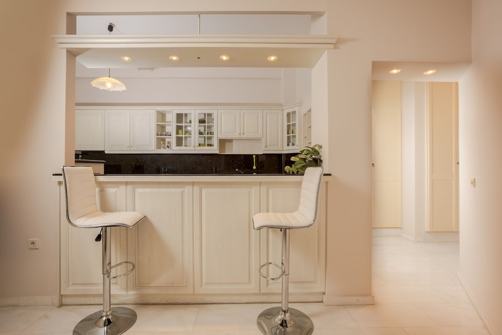 The White Marble Luxury City Apt