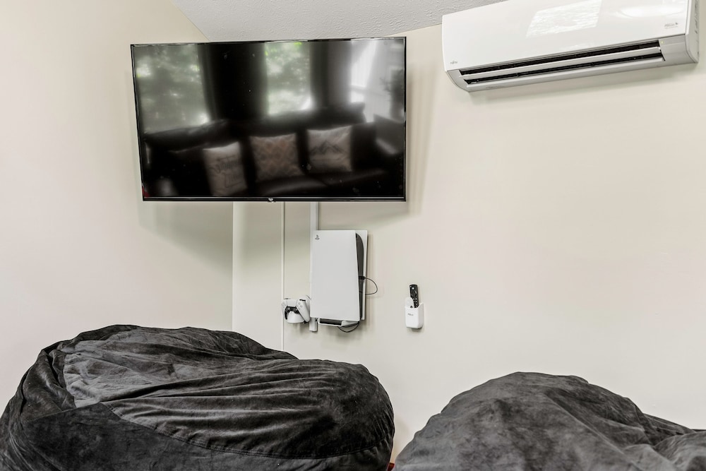 The Great Escape by Avantstay Game Room Hot Tub