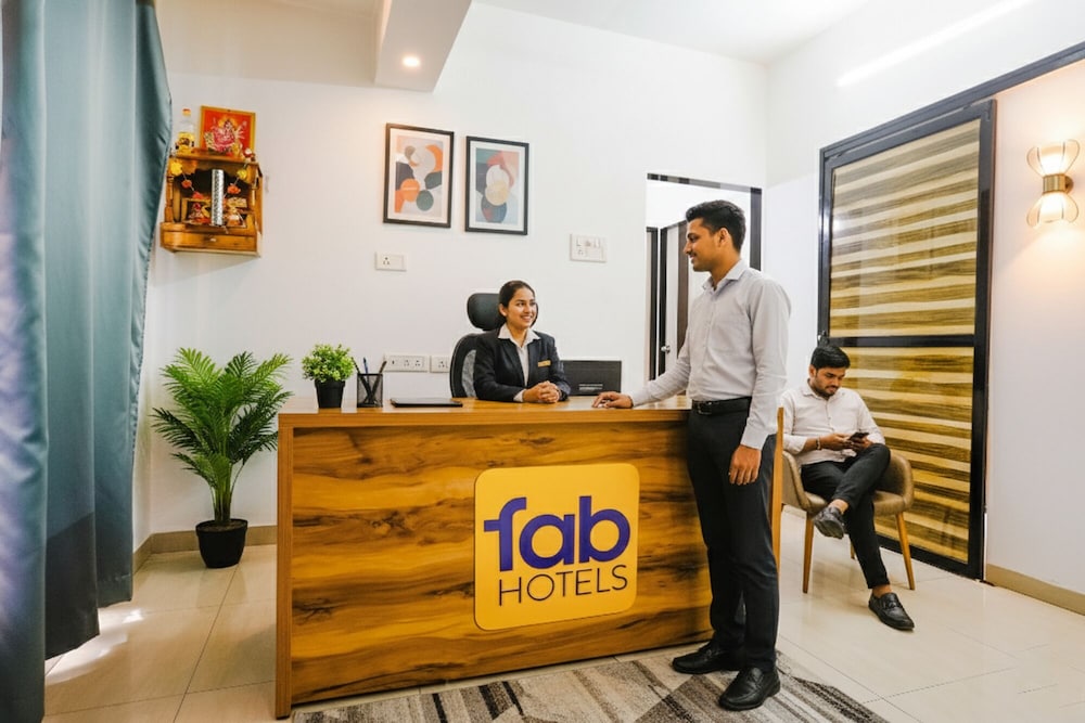 Fabhotel Wellax 24 Service Apartments